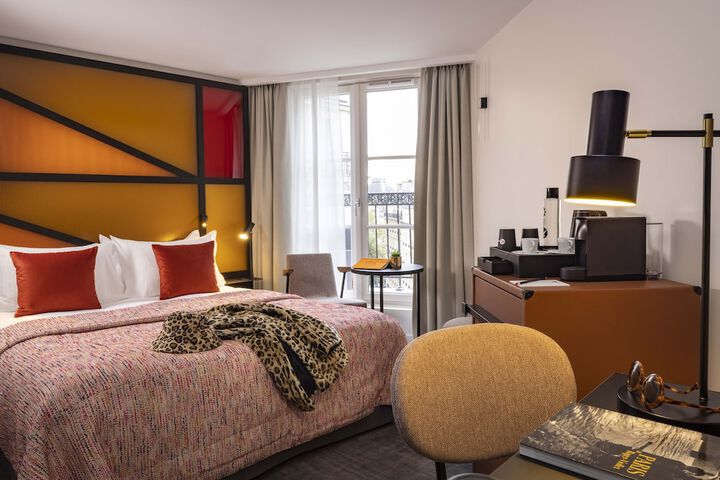 Room 14 of 65