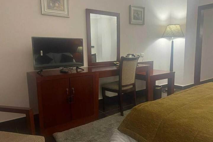 Room 5 of 13