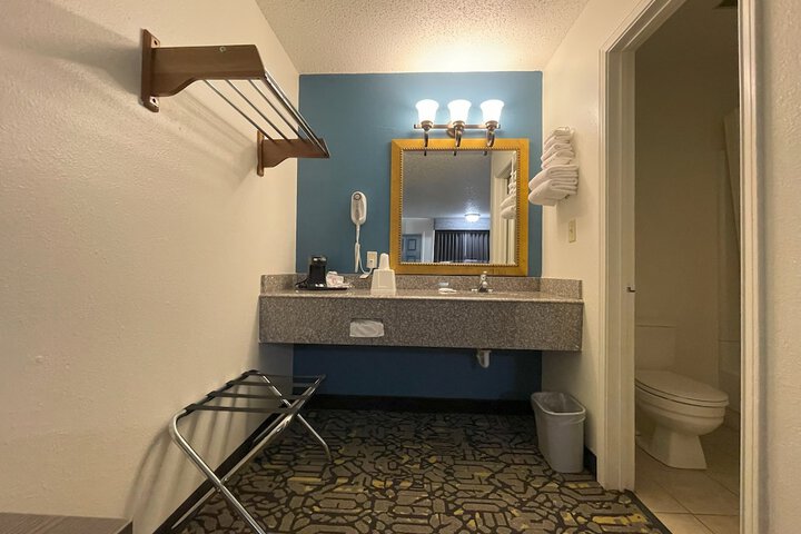 Room 7 of 15