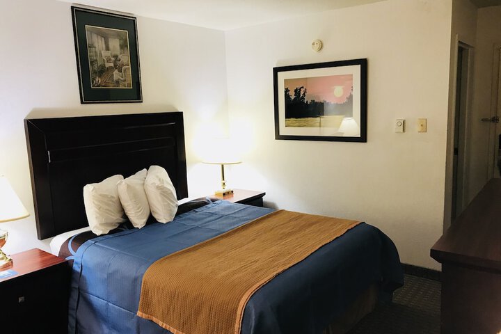 Room 32 of 65