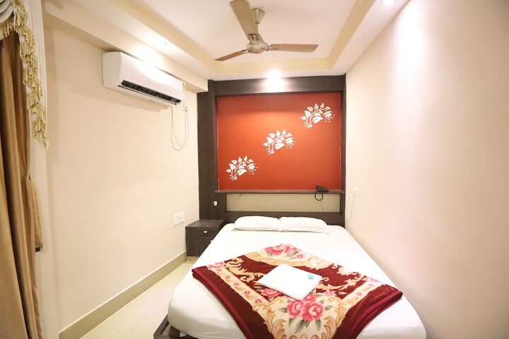 Room 8 of 20