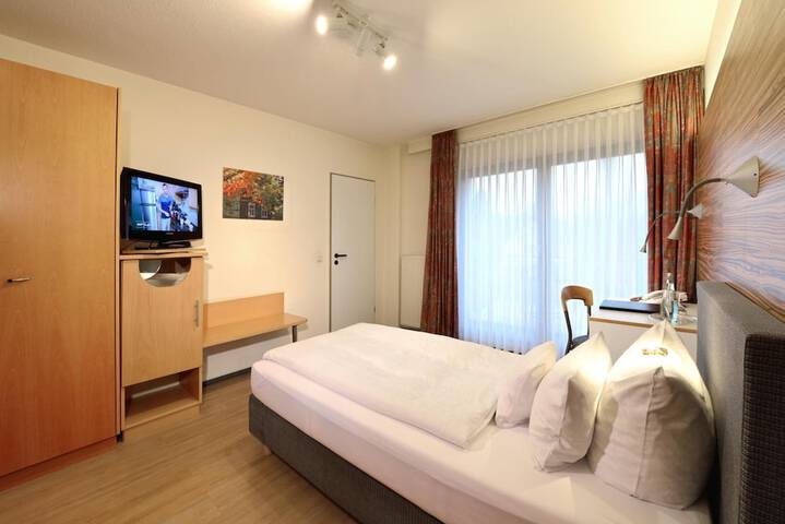 Room 8 of 39