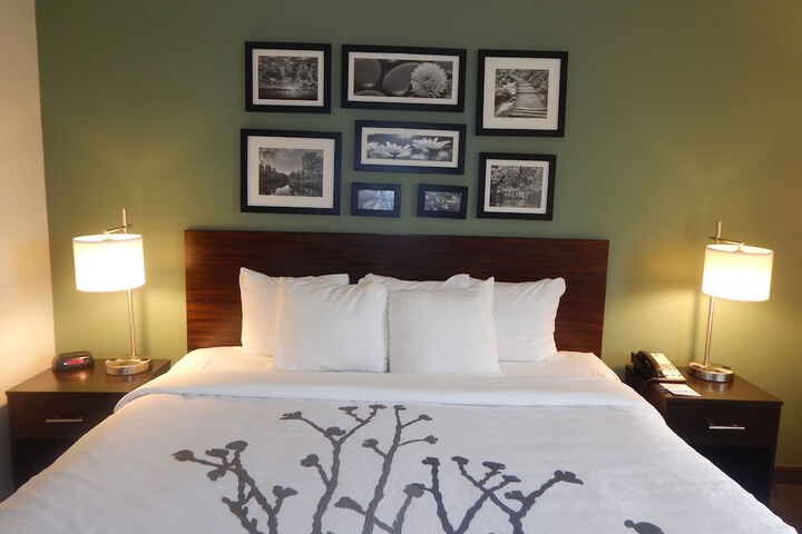 Room 6 of 46
