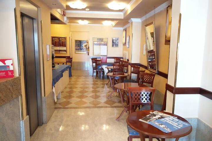 Entrance & Lobby