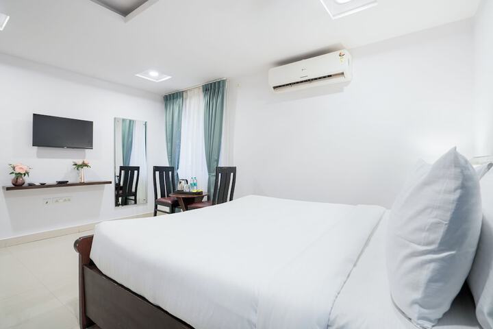Room 8 of 16