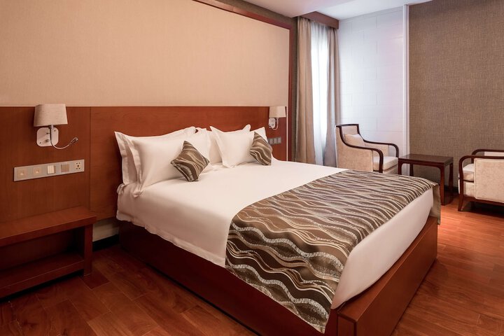 Room 8 of 34