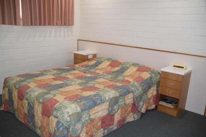 Room 4 of 77