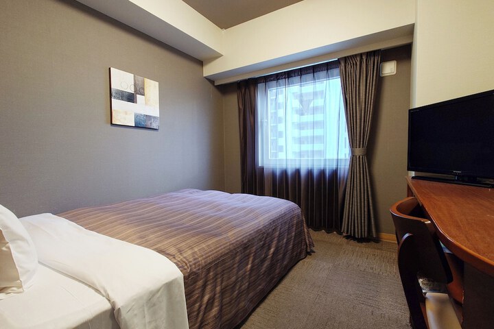 Room 9 of 30