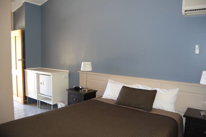 Room 2 of 40