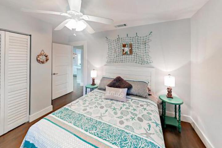 2519 Hyde Park St. Home in Sarasota, FL