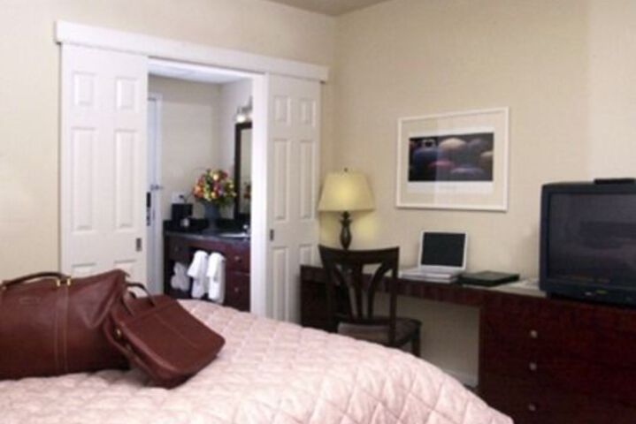 Room 6 of 14