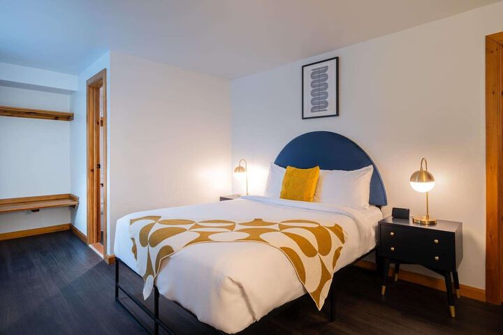 Superior King Bed (13 of 21)