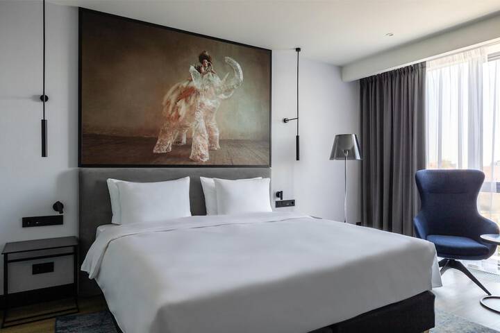 Room 35 of 228