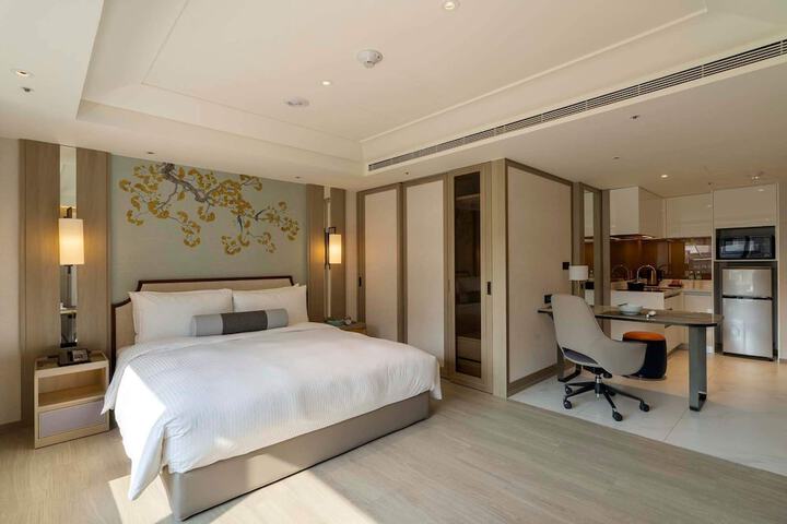 Room 13 of 79