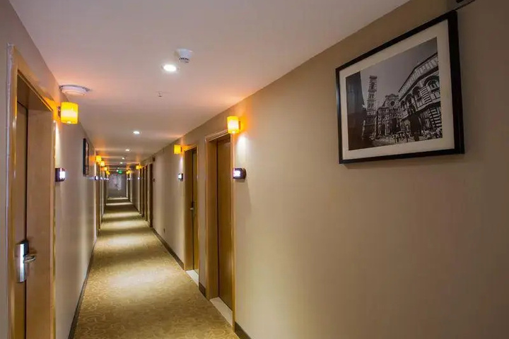 Room 7 of 11