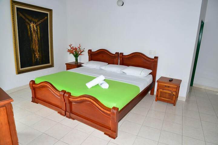 Room 4 of 89