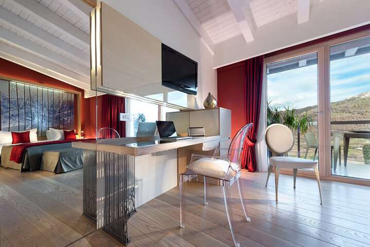 Room 4 of 42