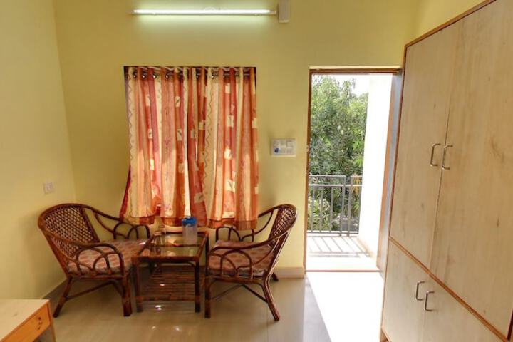 Room 4 of 28