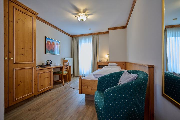 Room 26 of 106