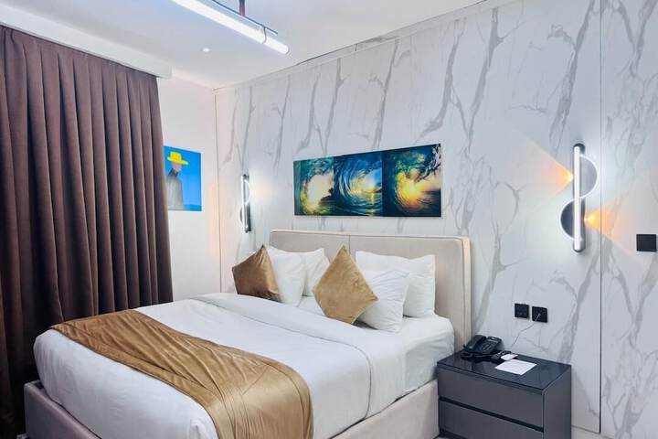 Room 16 of 36
