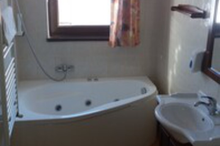Room 5 of 28