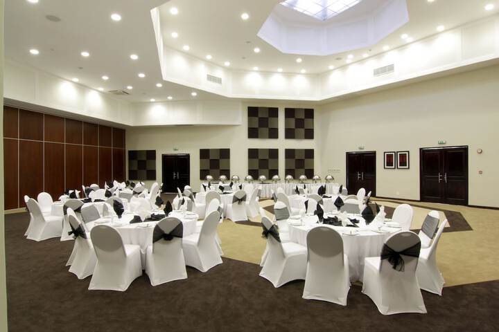 Ballroom/Hall 99 of 120