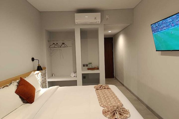 Room 15 of 96