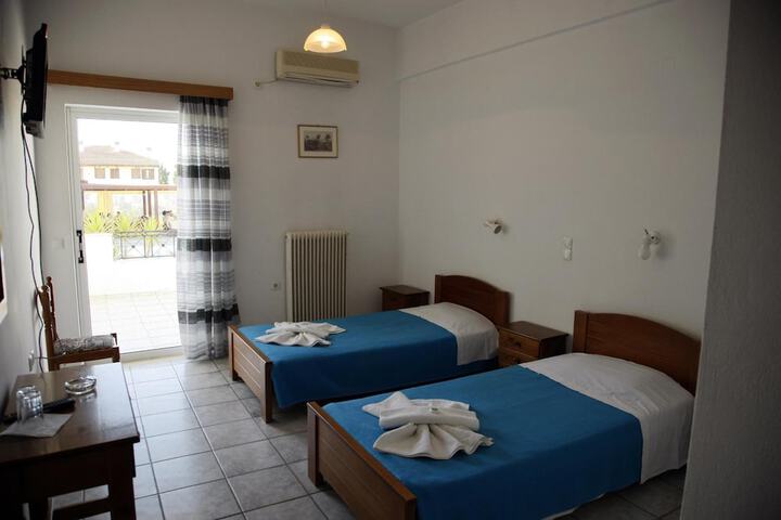 Room 6 of 44