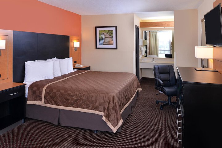 1 King Bed (6 of 13)