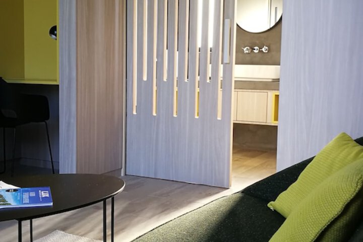 Room 4 of 75