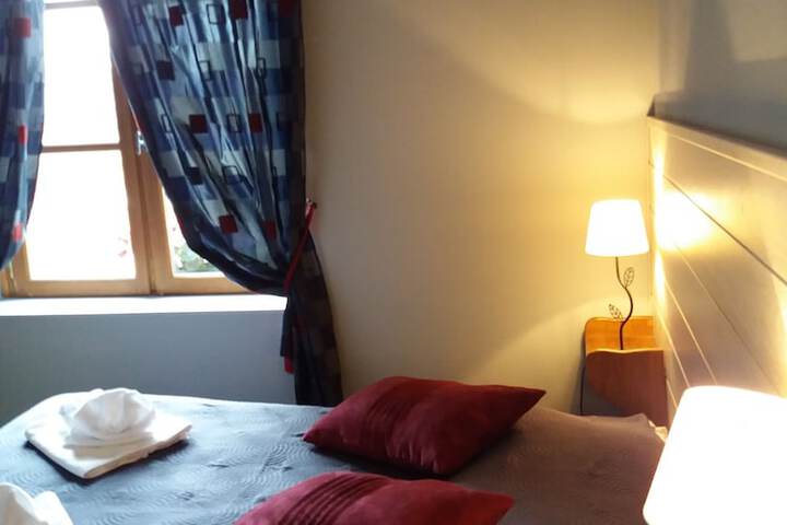 Room 9 of 28