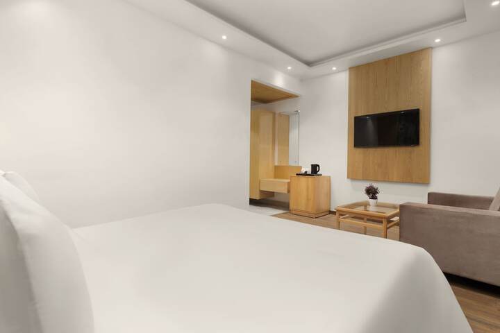 Room 7 of 16
