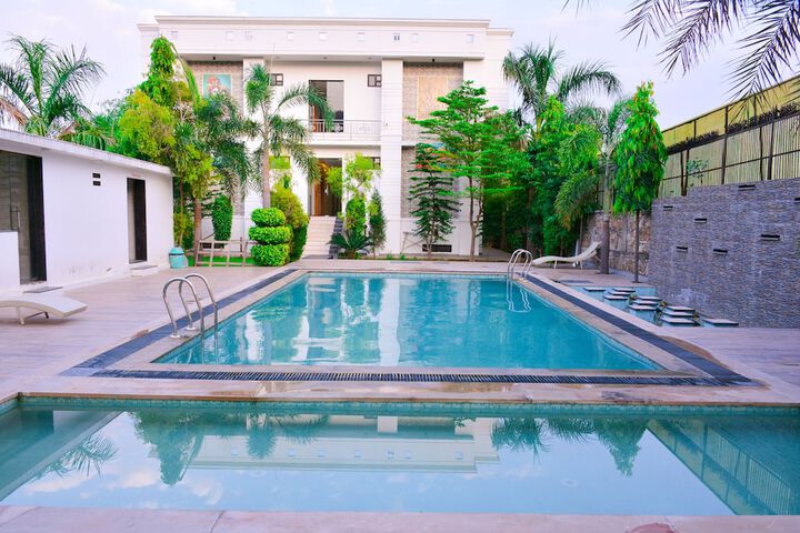 Pool 25 of 55