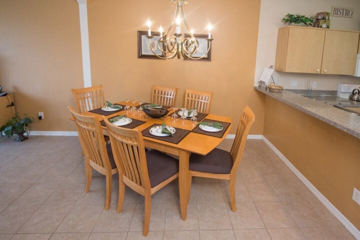 Dining 1 of 5