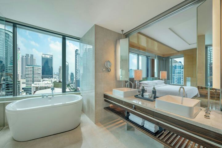 Room 52 of 122
