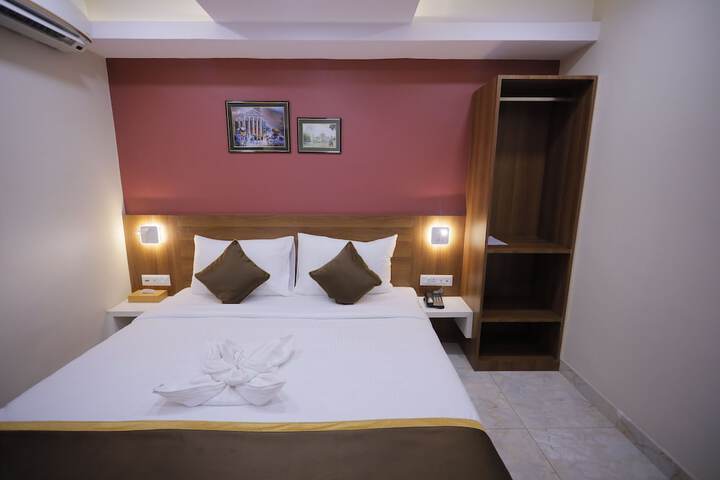 Room 13 of 34
