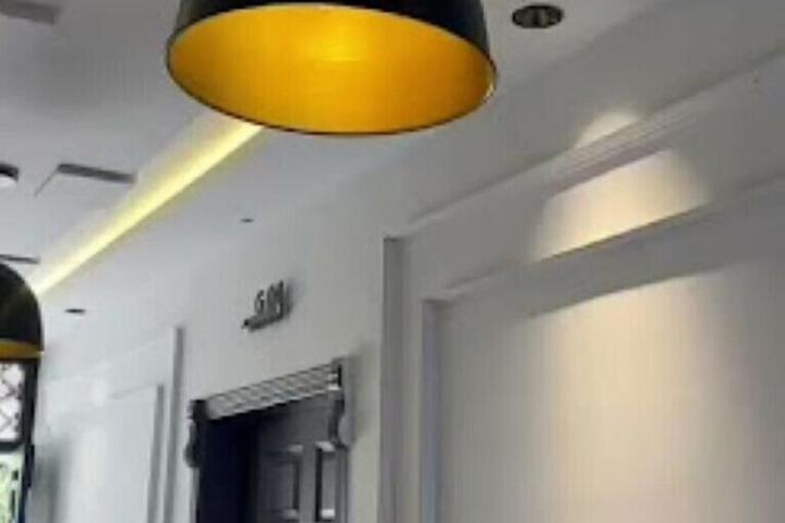 Room 8 of 10