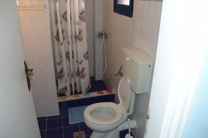 Room 33 of 46