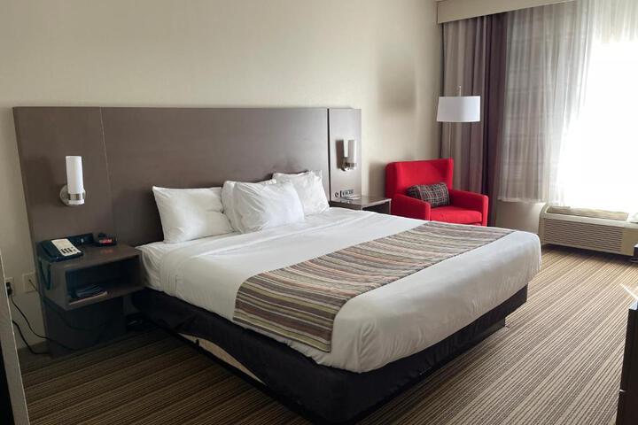 1 King Bed (9 of 12)