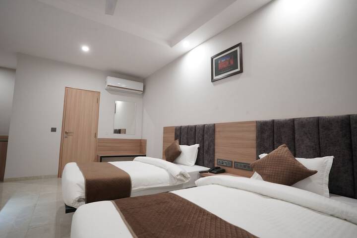 Room 28 of 69