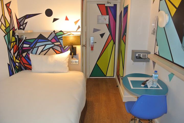 Room 4 of 62