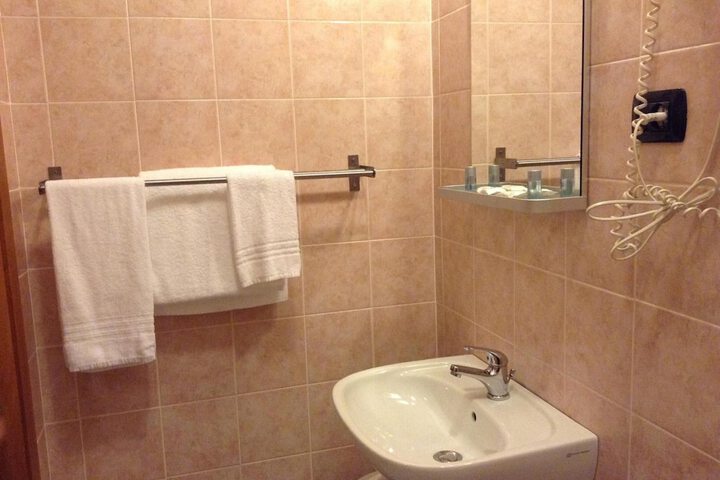 Room 22 of 35