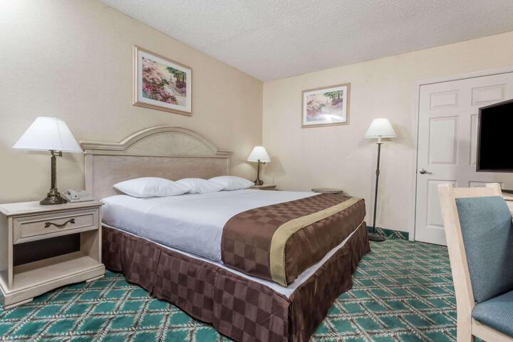 Superior 2 Queen Beds (15 of 16)