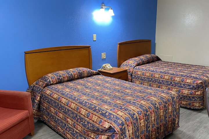 2 Double Beds (12 of 16)