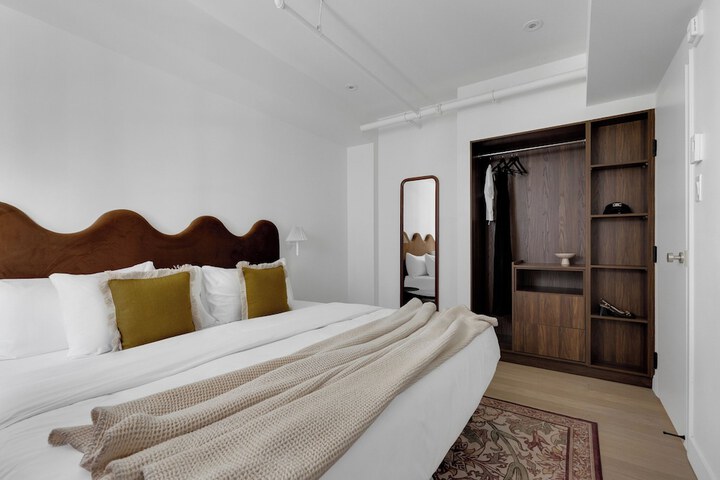 Room 43 of 199