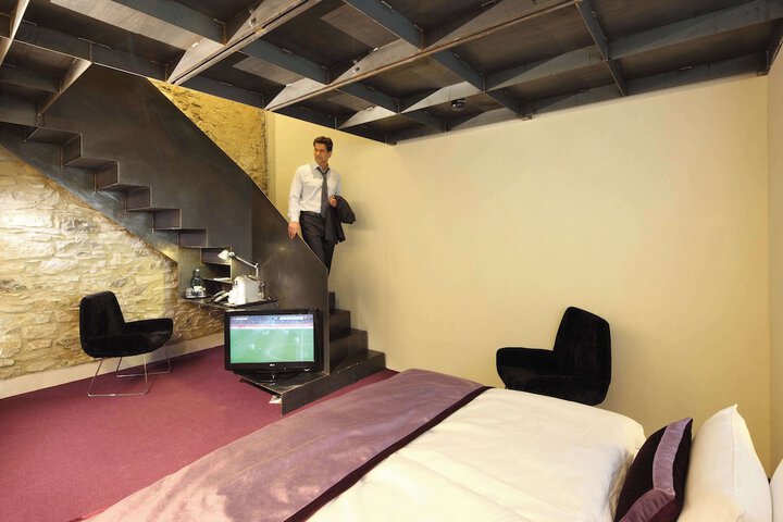 Room 10 of 91