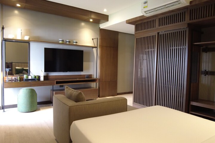 Room 28 of 64