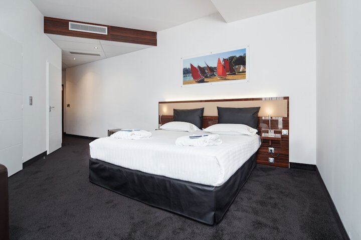 Room 35 of 114
