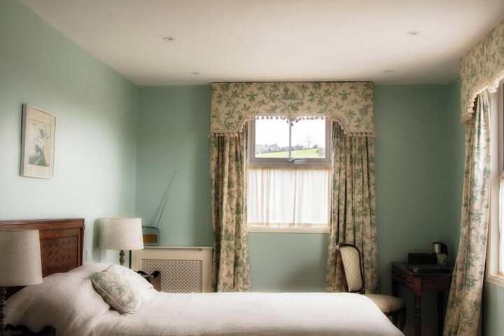 Room 32 of 86