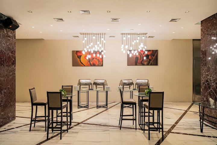 Lounge 168 of 256